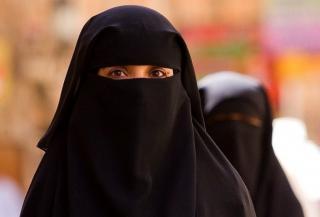 فتاة تقاضي والدها لعدم تسيير زواجها من شاب في السعودية