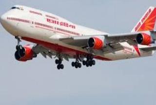 عجائب الطيران الهندي .. هبوط طائرة بسبب رائحة المرحاض وأخرى تلف حول العالم بطاقم نسائي