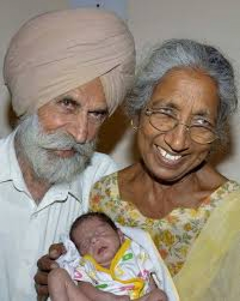 سيدة هندية تلد طفلها الأول فى عمرها ال70 