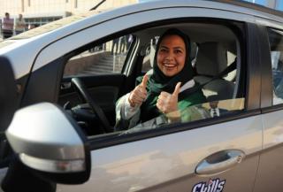 اصدار رخصة قيادة لطبيبة من ذوي الاحتياجات الخاصة في السعودية